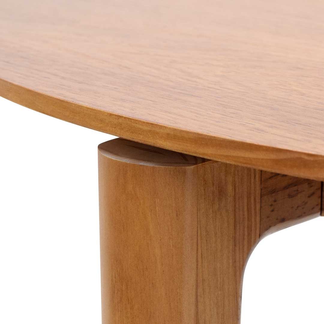 Detalhe do tampo com efeito flutuante da Mesa Blast